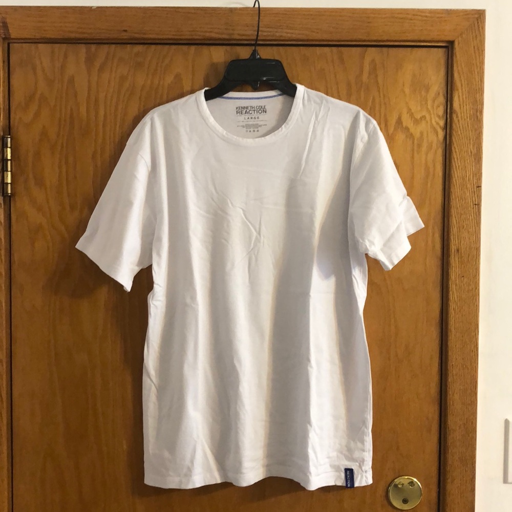 Kenneth Cole Reaction T-shirt 🎉🎉🎉🎉🎉